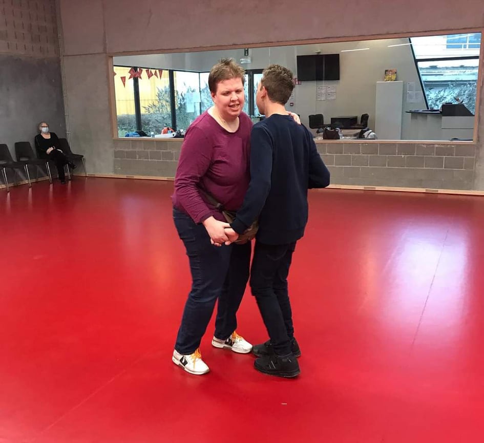 foto8: Dimitri danst met zijn vriendinnetje