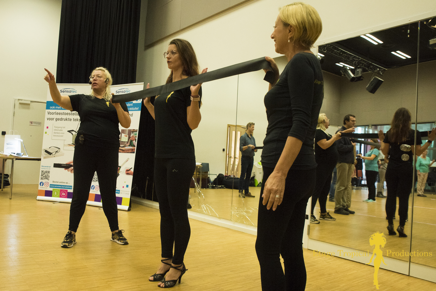 foto2: oefening met een gestrekte stretchband