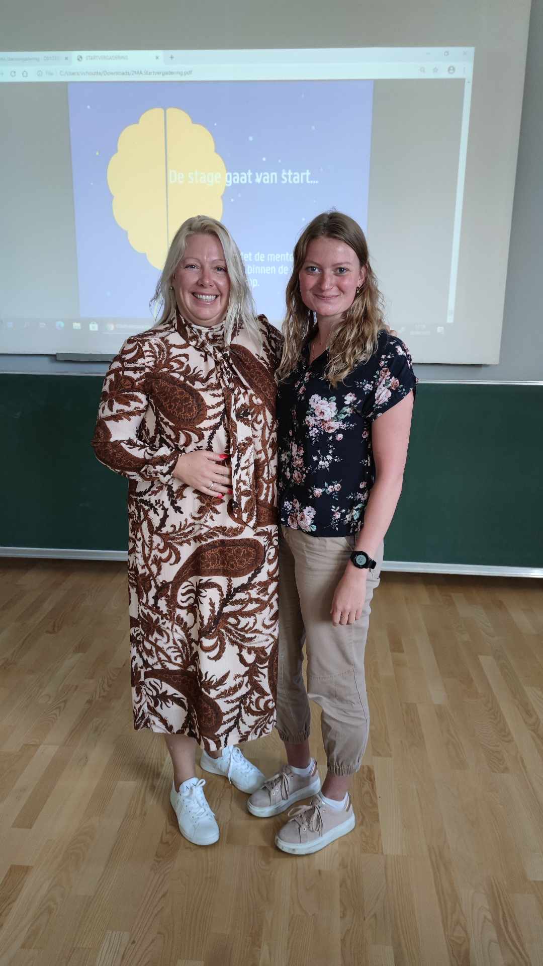 foto1: Michèle en Selena samen op de foto