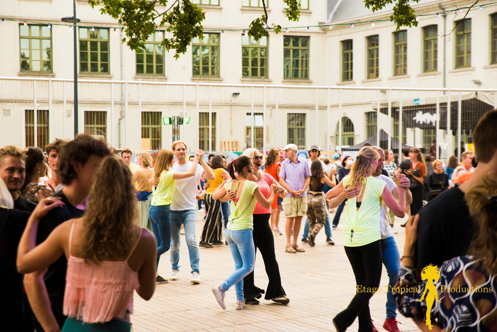 foto2: een initiatie op de gentse feesten met 3 lerarenkoppels
