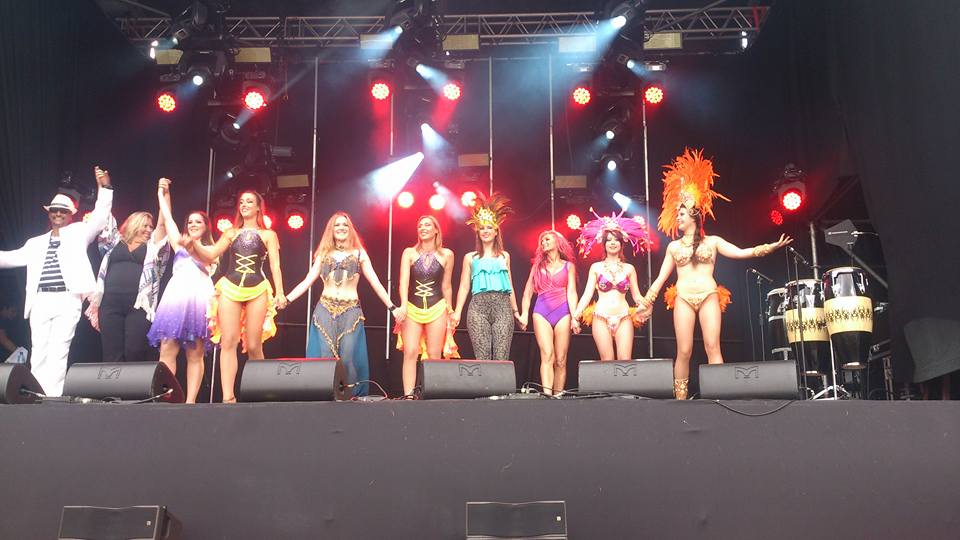 foto 4: de eindpose van de show van het team van etage tropical tijdens de gentse feesten 