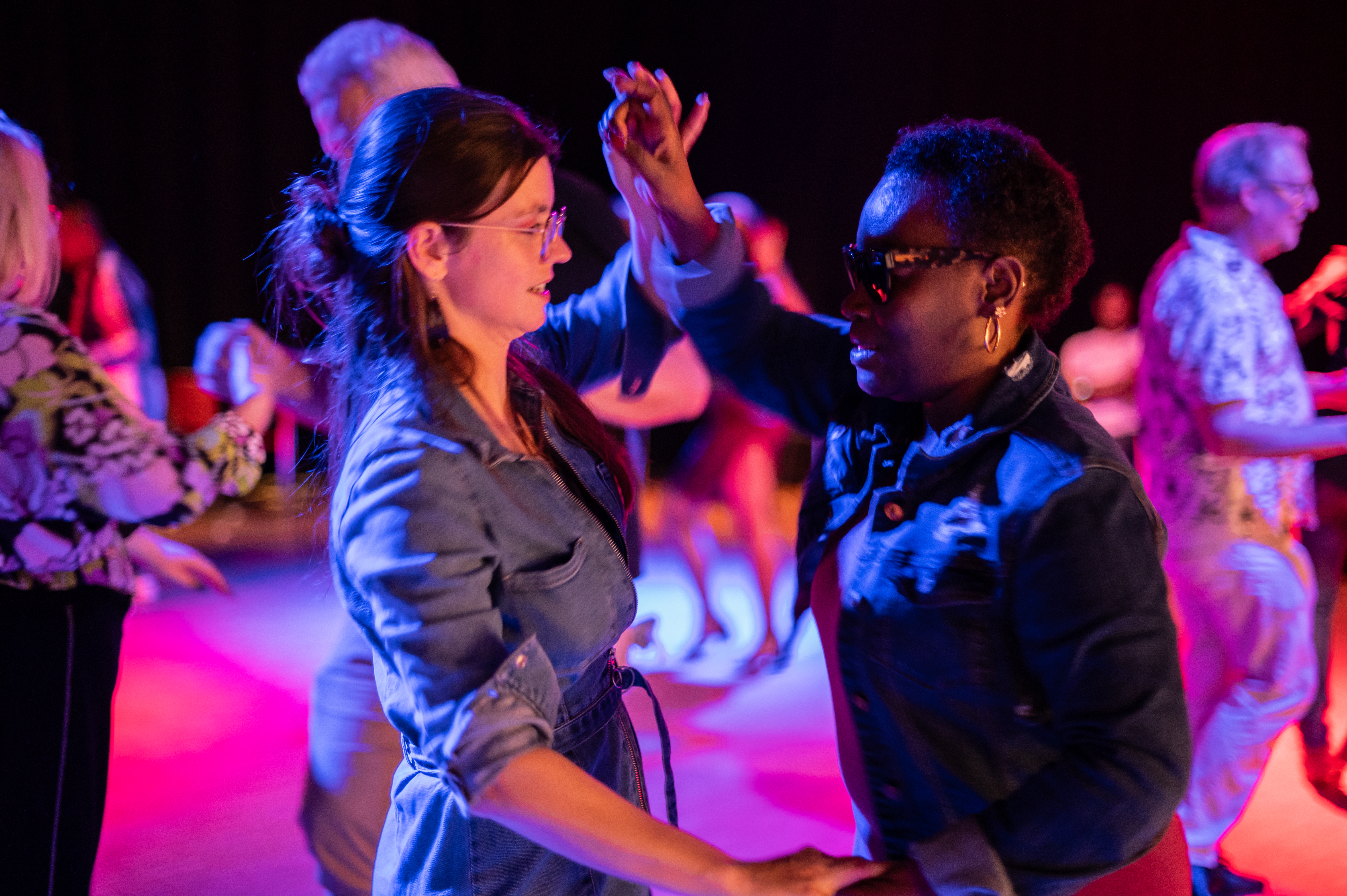 foto2: Laure danst met Madina